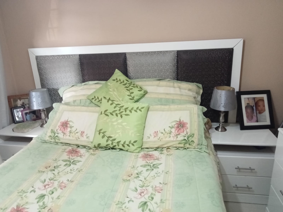 3 Bedroom Property for Sale in Ponong Gauteng