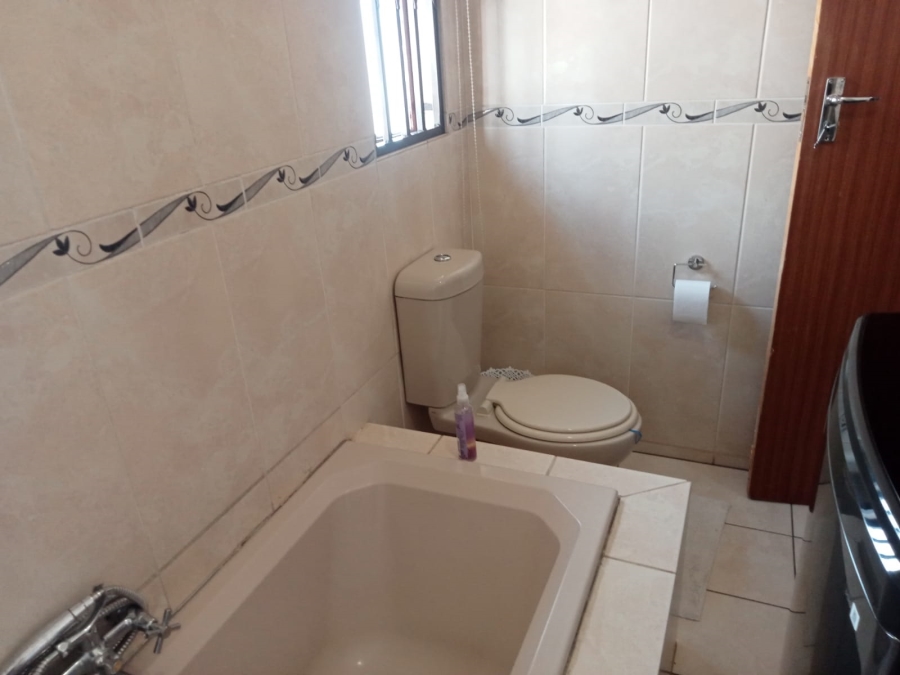 3 Bedroom Property for Sale in Ponong Gauteng