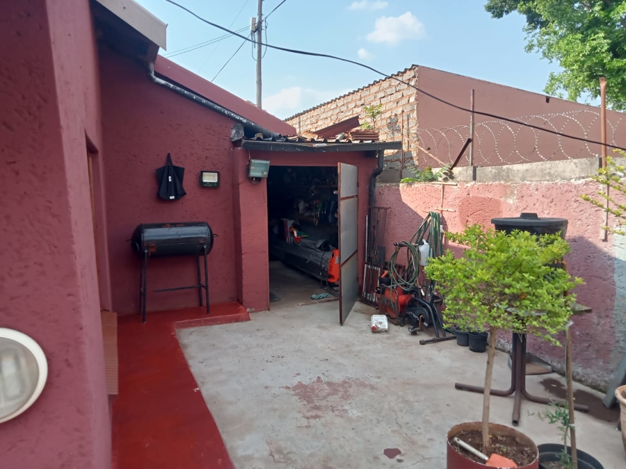 3 Bedroom Property for Sale in Ponong Gauteng