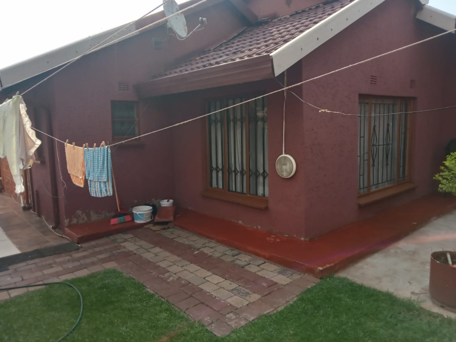 3 Bedroom Property for Sale in Ponong Gauteng