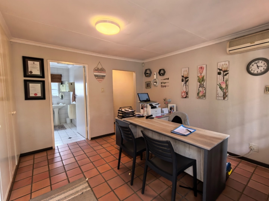 5 Bedroom Property for Sale in Faerie Glen Gauteng