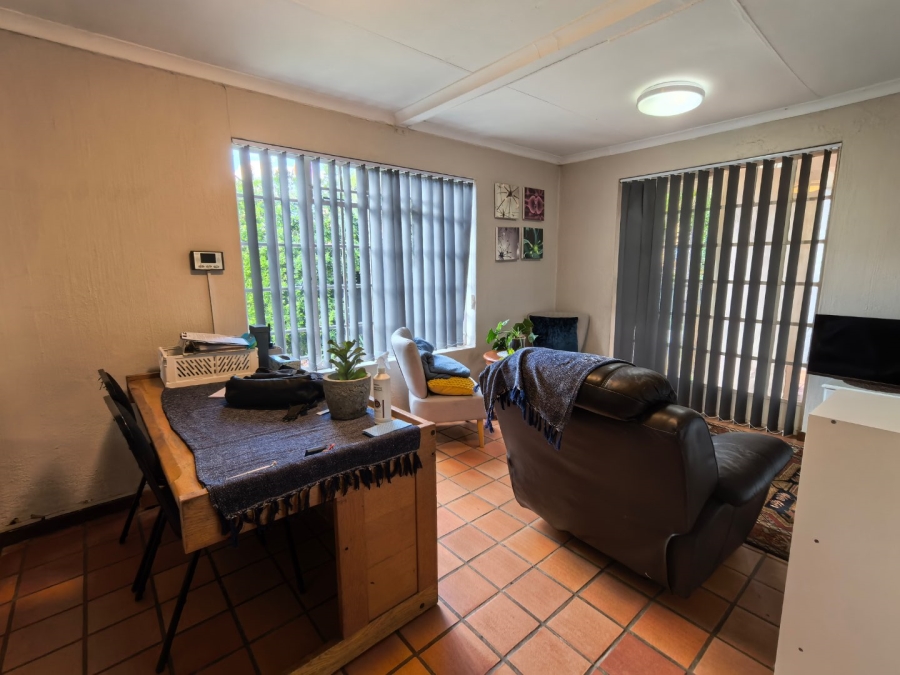 5 Bedroom Property for Sale in Faerie Glen Gauteng