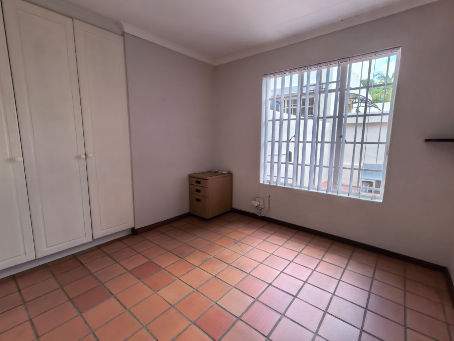5 Bedroom Property for Sale in Faerie Glen Gauteng
