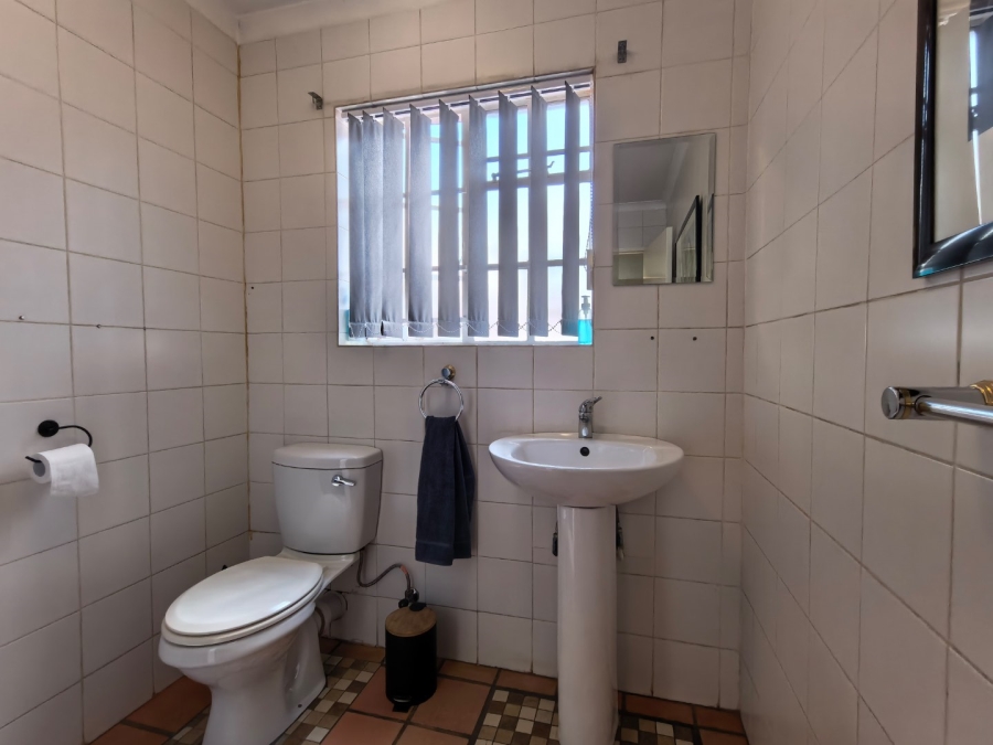 5 Bedroom Property for Sale in Faerie Glen Gauteng