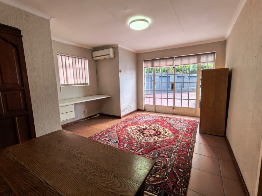 5 Bedroom Property for Sale in Faerie Glen Gauteng