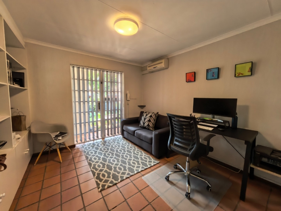 5 Bedroom Property for Sale in Faerie Glen Gauteng