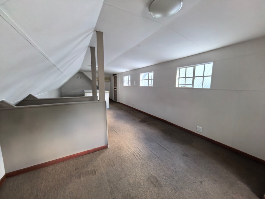 5 Bedroom Property for Sale in Faerie Glen Gauteng