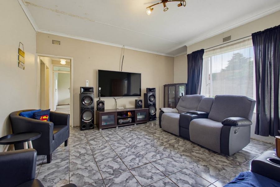 5 Bedroom Property for Sale in Albemarle Gauteng