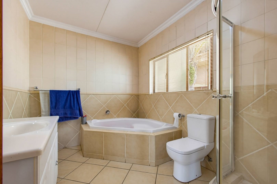 3 Bedroom Property for Sale in Mulbarton Gauteng