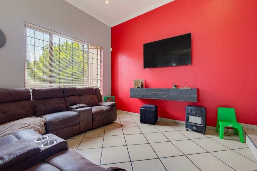 3 Bedroom Property for Sale in Mulbarton Gauteng