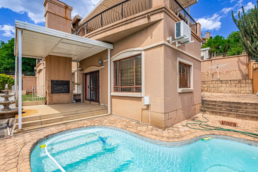 3 Bedroom Property for Sale in Mulbarton Gauteng