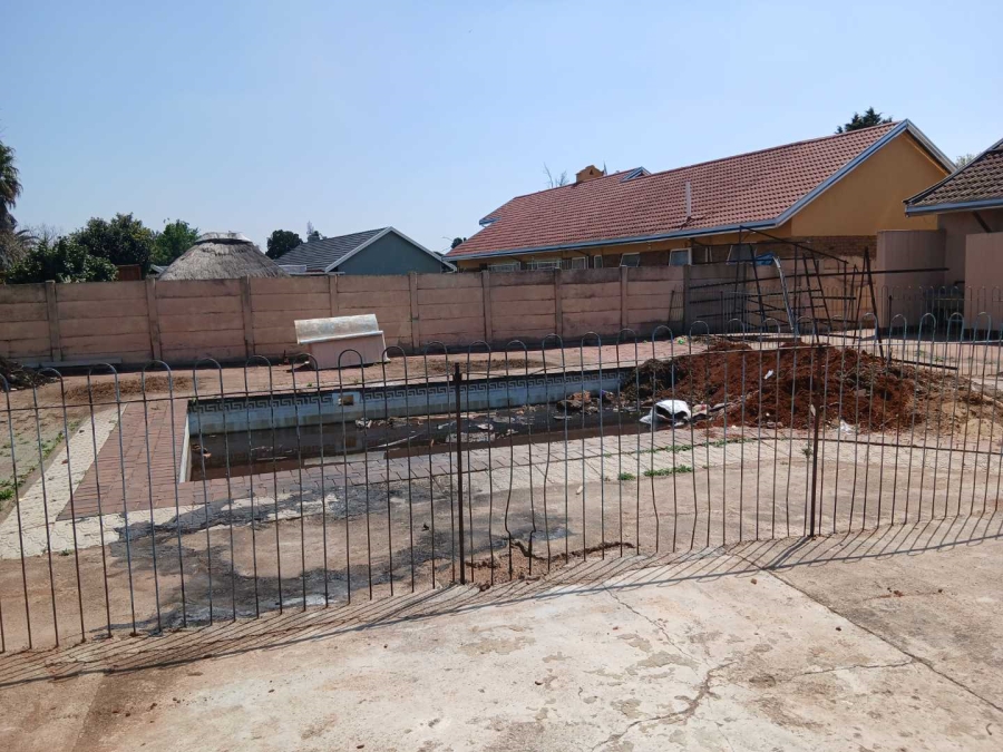 2 Bedroom Property for Sale in Leondale Gauteng