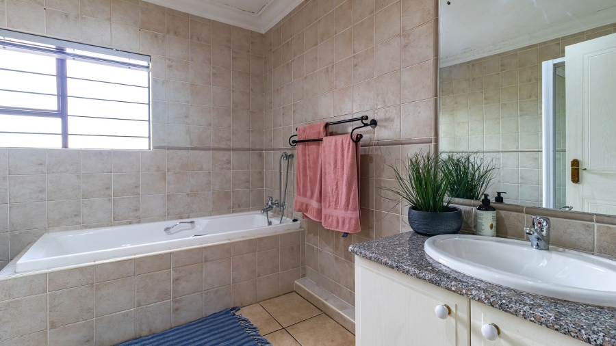 4 Bedroom Property for Sale in Fairland Gauteng