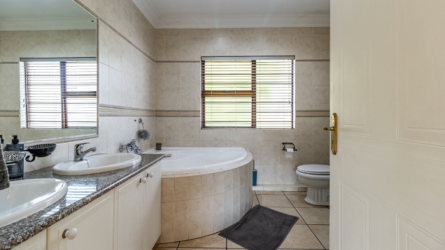 4 Bedroom Property for Sale in Fairland Gauteng