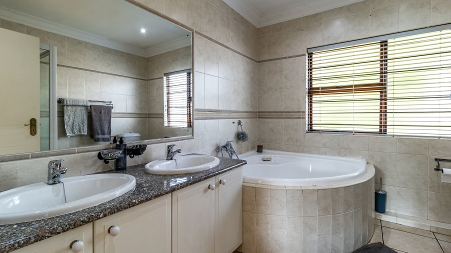 4 Bedroom Property for Sale in Fairland Gauteng