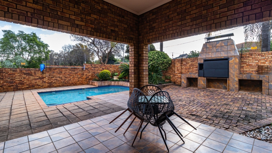 4 Bedroom Property for Sale in Fairland Gauteng