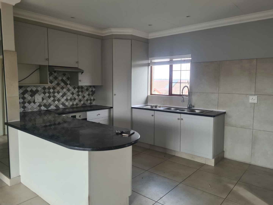 To Let 3 Bedroom Property for Rent in Country View Estate Gauteng