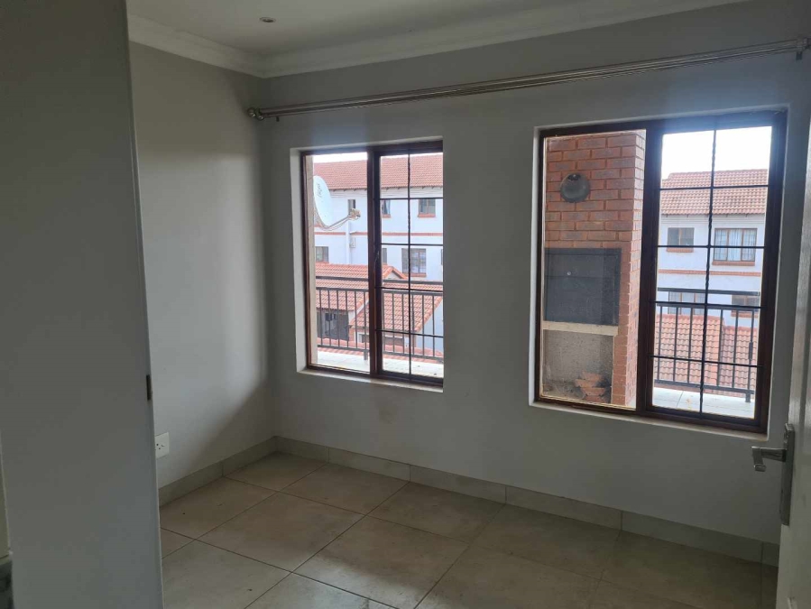 To Let 3 Bedroom Property for Rent in Country View Estate Gauteng