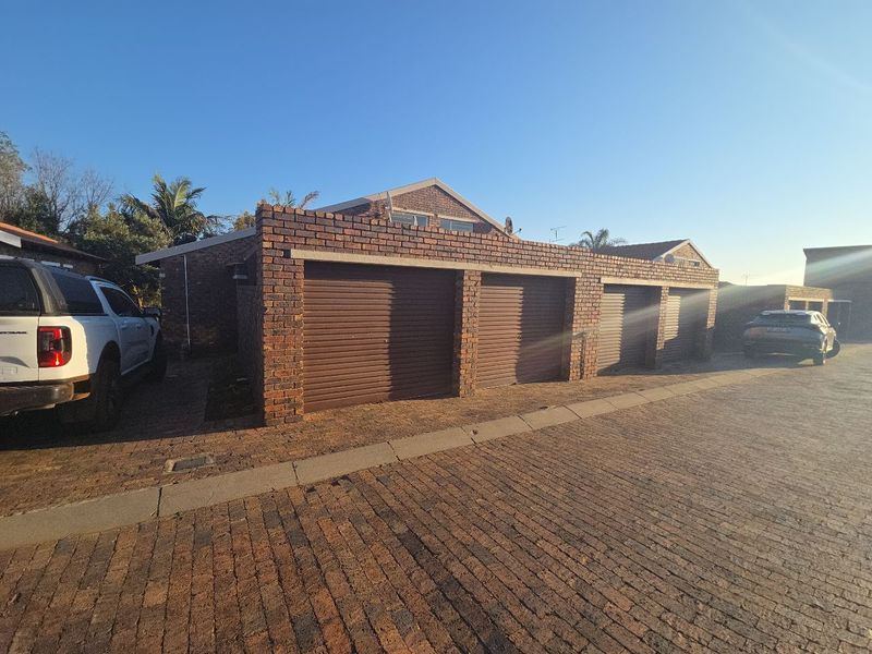 2 Bedroom Property for Sale in Weltevreden Park Gauteng