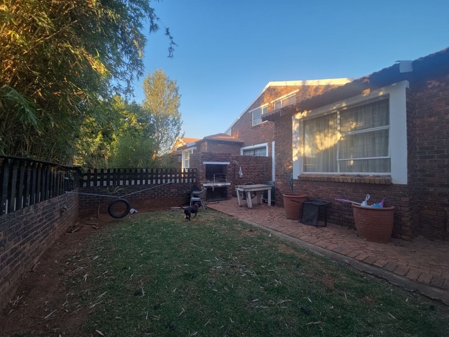 2 Bedroom Property for Sale in Weltevreden Park Gauteng