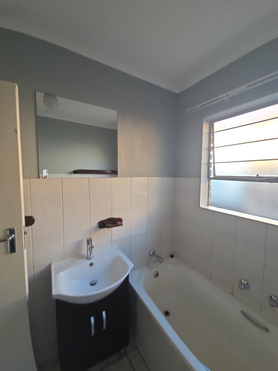 2 Bedroom Property for Sale in Weltevreden Park Gauteng
