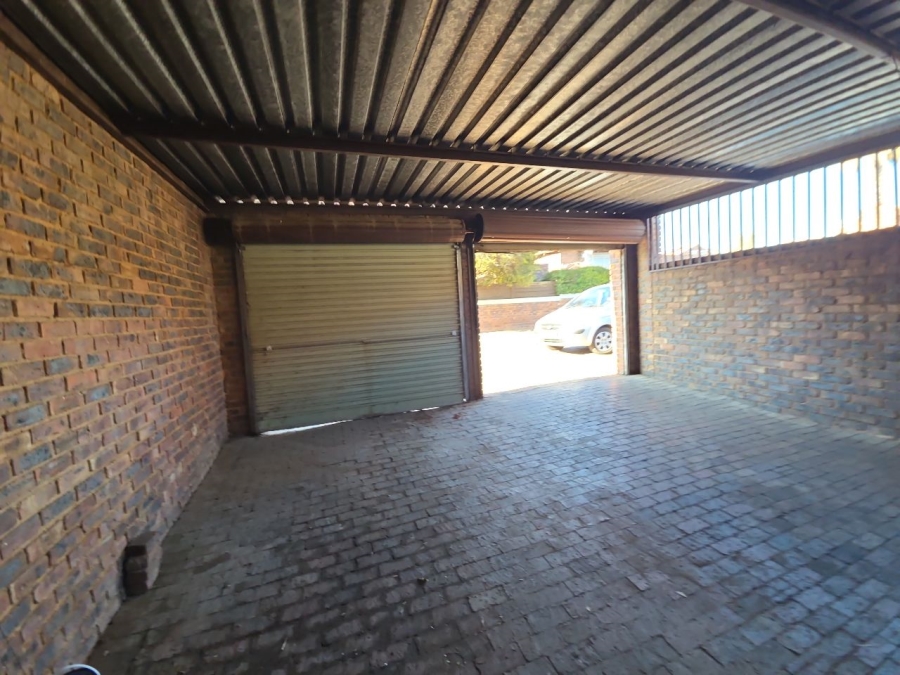 2 Bedroom Property for Sale in Weltevreden Park Gauteng