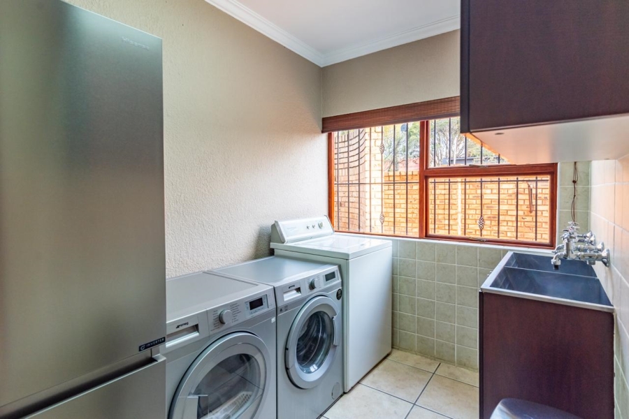 5 Bedroom Property for Sale in Chancliff A H Gauteng