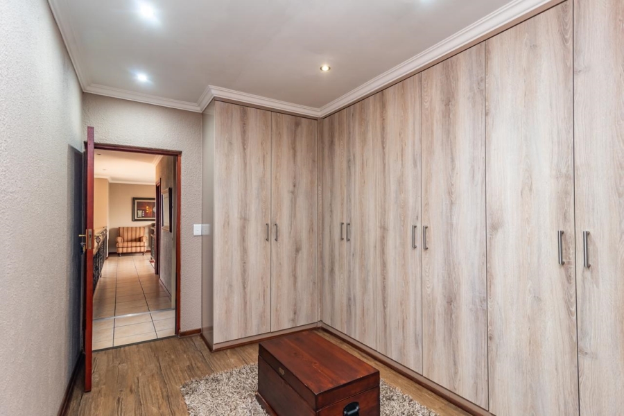 5 Bedroom Property for Sale in Chancliff A H Gauteng