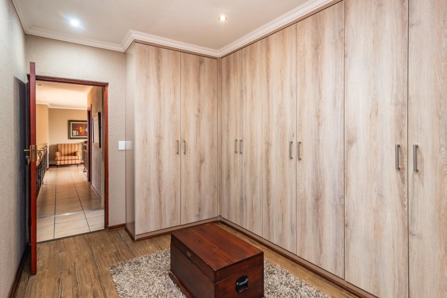 5 Bedroom Property for Sale in Chancliff A H Gauteng