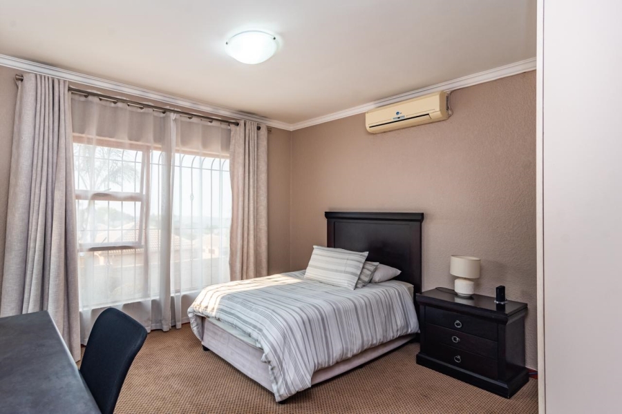 5 Bedroom Property for Sale in Chancliff A H Gauteng