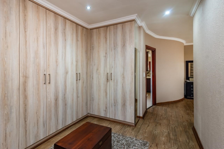 5 Bedroom Property for Sale in Chancliff A H Gauteng