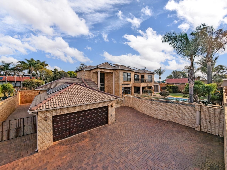 5 Bedroom Property for Sale in Chancliff A H Gauteng