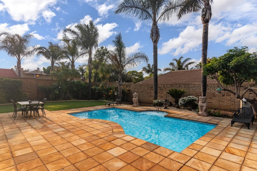 5 Bedroom Property for Sale in Chancliff A H Gauteng