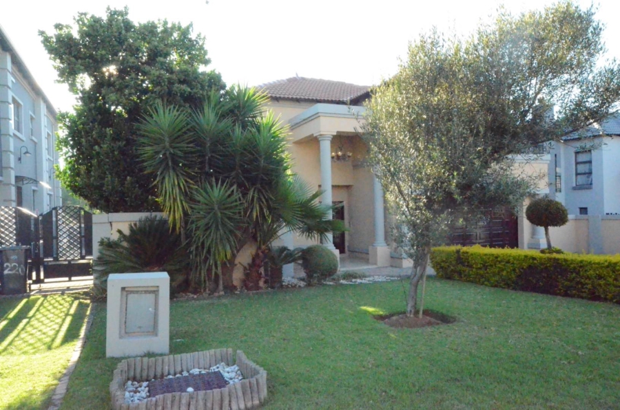 5 Bedroom Property for Sale in Aspen Hills Gauteng