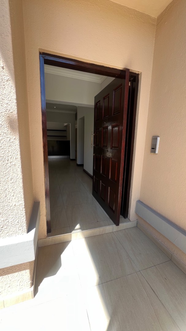 5 Bedroom Property for Sale in Aspen Hills Gauteng