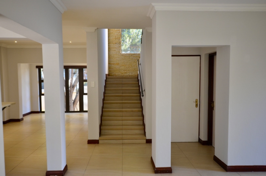 5 Bedroom Property for Sale in Aspen Hills Gauteng