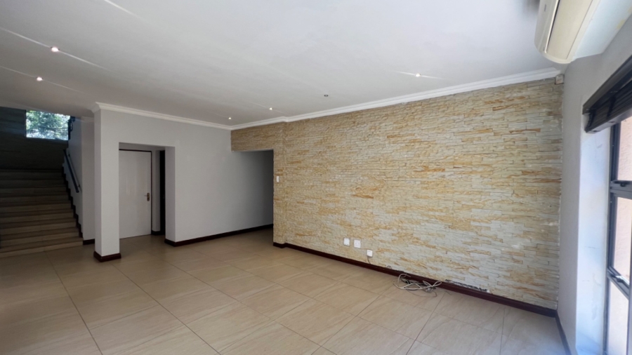 5 Bedroom Property for Sale in Aspen Hills Gauteng