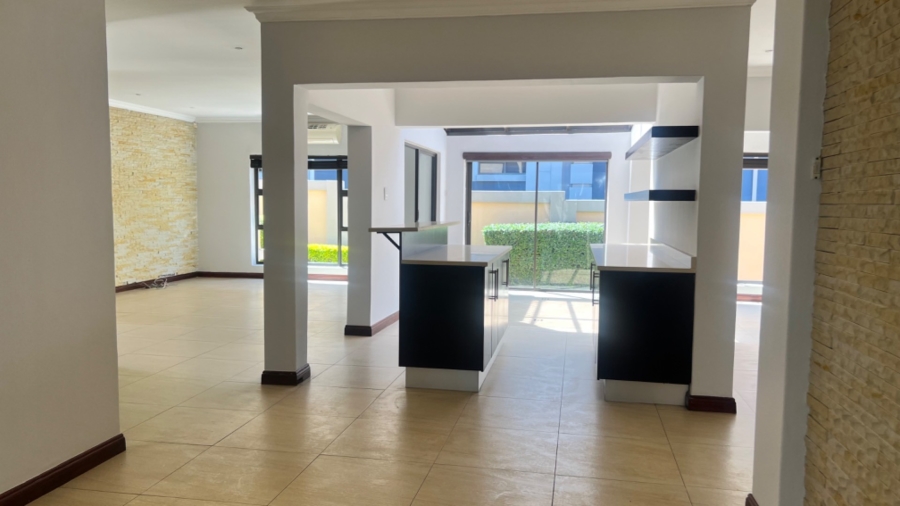 5 Bedroom Property for Sale in Aspen Hills Gauteng