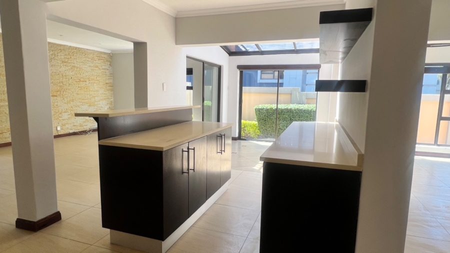 5 Bedroom Property for Sale in Aspen Hills Gauteng