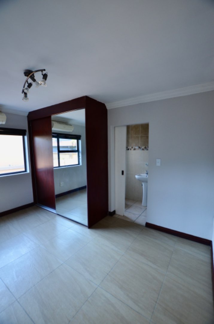 5 Bedroom Property for Sale in Aspen Hills Gauteng