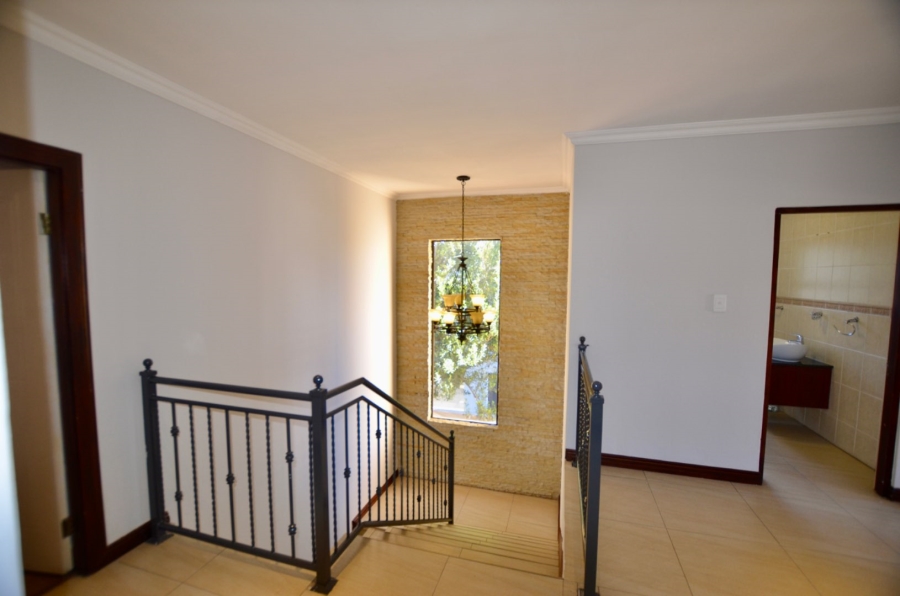 5 Bedroom Property for Sale in Aspen Hills Gauteng