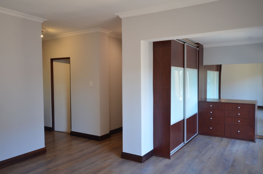 5 Bedroom Property for Sale in Aspen Hills Gauteng