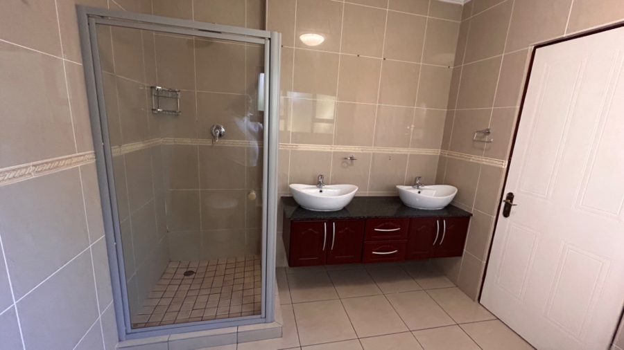 5 Bedroom Property for Sale in Aspen Hills Gauteng