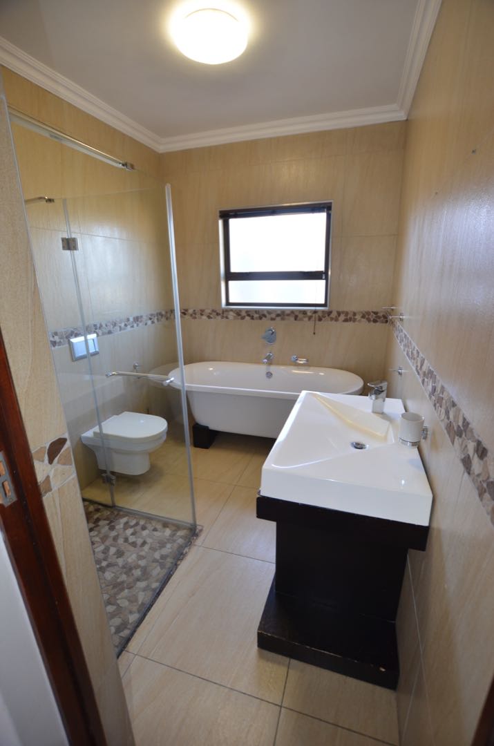 5 Bedroom Property for Sale in Aspen Hills Gauteng