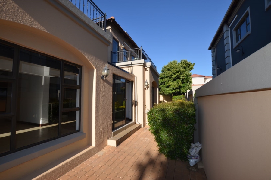 5 Bedroom Property for Sale in Aspen Hills Gauteng