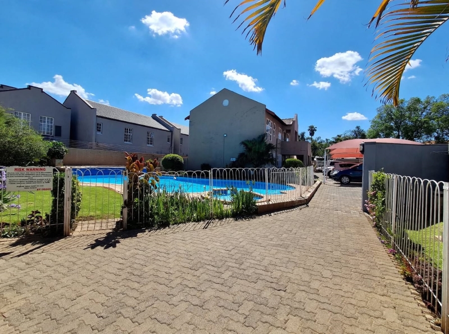 2 Bedroom Property for Sale in New Redruth Gauteng