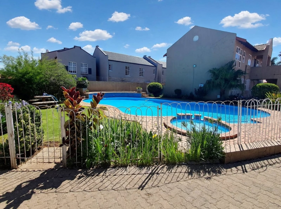 2 Bedroom Property for Sale in New Redruth Gauteng