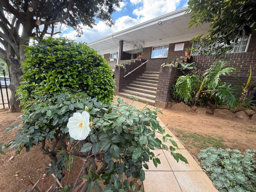 To Let 2 Bedroom Property for Rent in Florida Gauteng