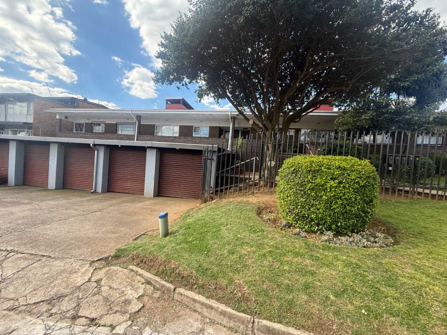 To Let 2 Bedroom Property for Rent in Florida Gauteng