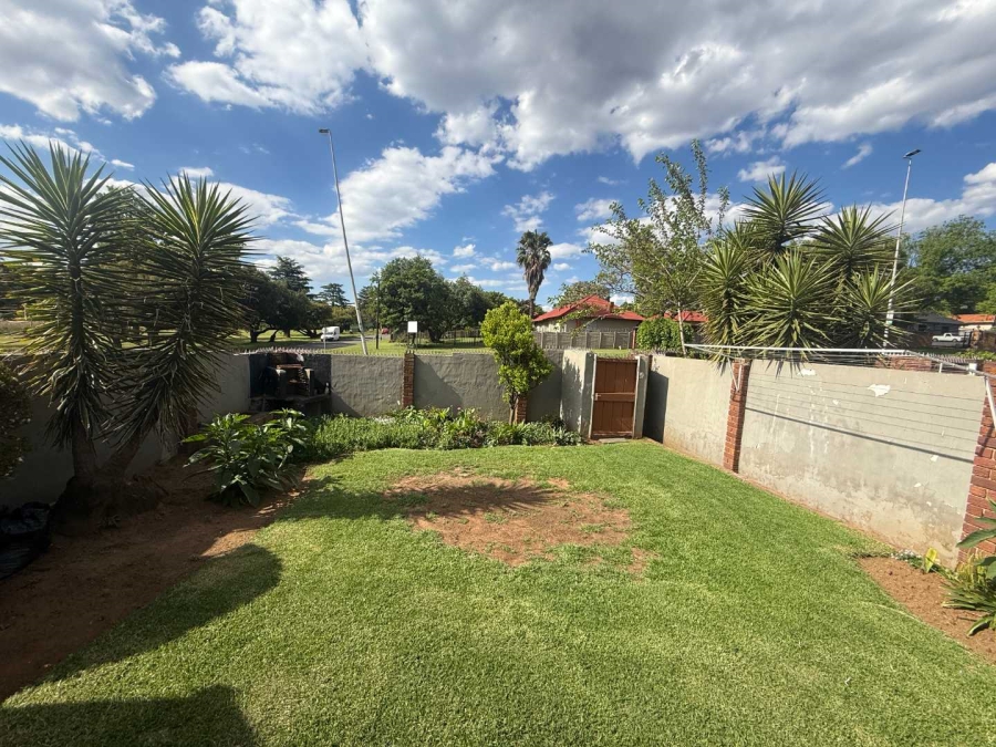 To Let 2 Bedroom Property for Rent in Florida Gauteng